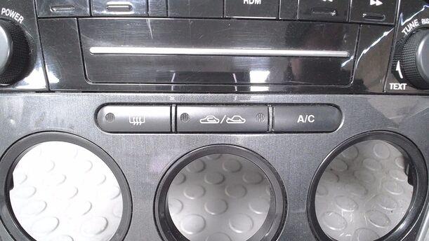 Foto: RADIOBLENDE/ BEDIENEINHEIT RADIO eines Mazda 6 Sport Kombi 2.0 City