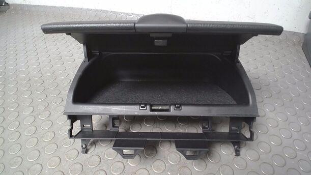 Foto: ABLAGEFACH ARMATURENBRETT eines Mazda 6 Sport Kombi 2.0 City