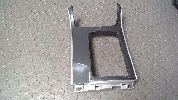 Foto: BLENDE/ ABDECKUNG SCHALTHEBEL eines Mazda 6 Sport Kombi 2.0 City