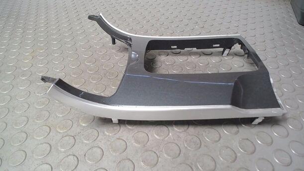 Foto: BLENDE/ ABDECKUNG SCHALTHEBEL eines Mazda 6 Sport Kombi 2.0 City