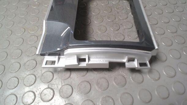 Foto: BLENDE/ ABDECKUNG SCHALTHEBEL eines Mazda 6 Sport Kombi 2.0 City