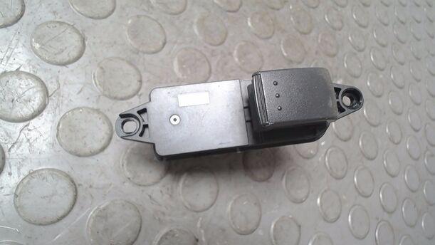 Foto: FENSTERHEBERSCHALTER HINTEN LINKS eines Mazda 6 Sport Kombi 2.0 City