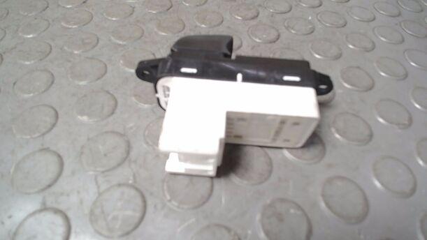 Foto: FENSTERHEBERSCHALTER HINTEN LINKS eines Mazda 6 Sport Kombi 2.0 City