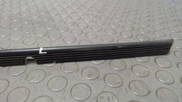 Foto: DICHTUNG UNTER SCHEINWERFER LINKS eines Mercedes-Benz C 220 D City