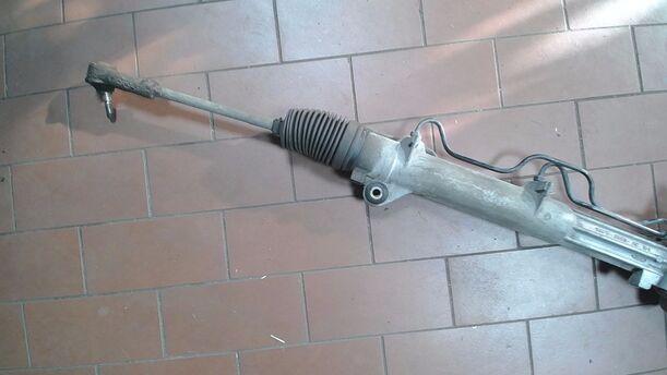 Foto: SERVOLENKUNG eines Ford Fiesta