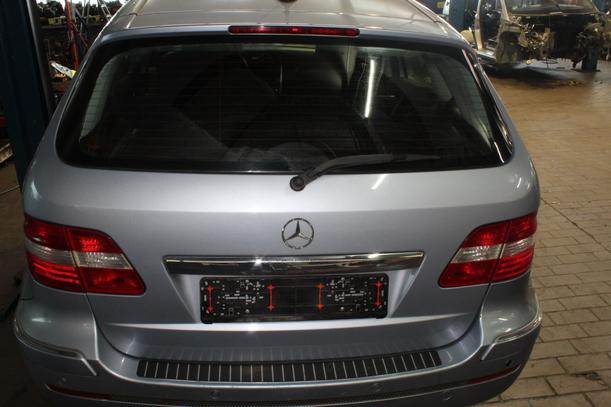 Foto: HECKKLAPPE/ HECKDECKEL eines Mercedes-Benz B 200 CDI Autotronic
