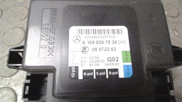 Foto: TÜRSTEUERGERÄT/ KOMFORTSTEUERGERÄT HINTEN LINKS eines Mercedes-Benz B 200 CDI Autotronic
