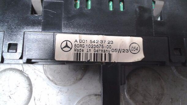 Foto: PARKTRONIC SENSOR/ PDC ANZEIGE eines Mercedes-Benz B 200 CDI Autotronic