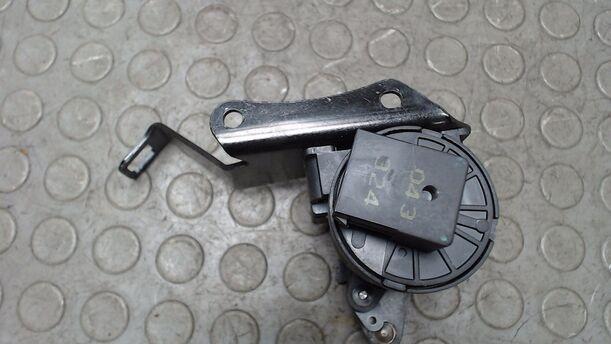 Foto: GASPEDAL STELLMOTOR / GEBER eines Mercedes-Benz C 220 D