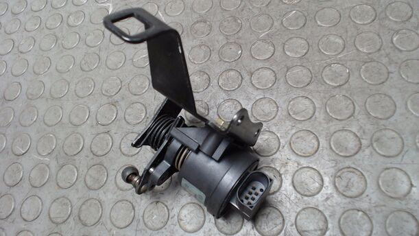 Foto: GASPEDAL STELLMOTOR / GEBER eines Mercedes-Benz C 220 D