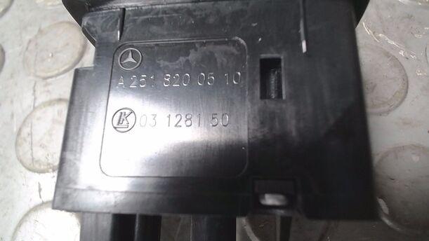 Foto: FENSTERHEBERSCHALTER HINTEN eines Mercedes-Benz B 200 CDI Autotronic