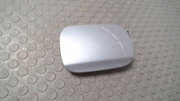 Foto: TANKKLAPPE/ TANKDECKEL eines Mercedes-Benz B 200 CDI Autotronic