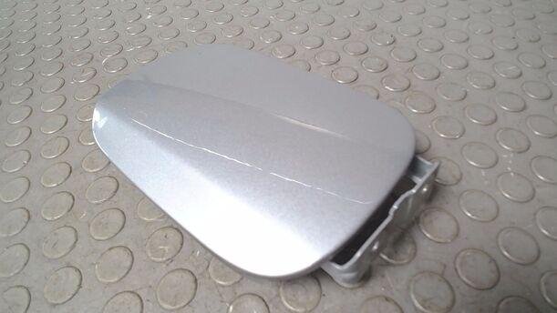 Foto: TANKKLAPPE/ TANKDECKEL eines Mercedes-Benz B 200 CDI Autotronic