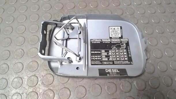 Foto: TANKKLAPPE/ TANKDECKEL eines Mercedes-Benz B 200 CDI Autotronic