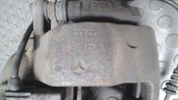 Foto: BREMSSATTEL VORN RECHTS ( TRW ) eines Mercedes-Benz B 200 CDI Autotronic