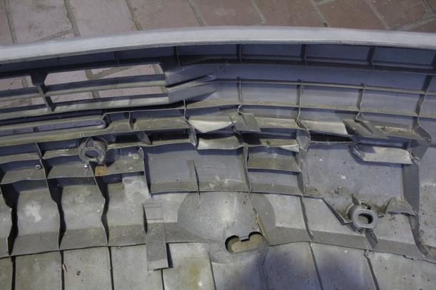 Foto: STOSSFÄNGER / STOßSTANGE VORN eines Mercedes-Benz 410 D  904.662