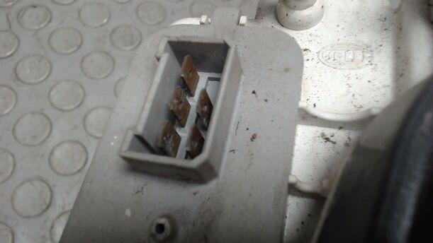 Foto: SCHEINWERFER LINKS eines Mercedes-Benz 410 D  904.662
