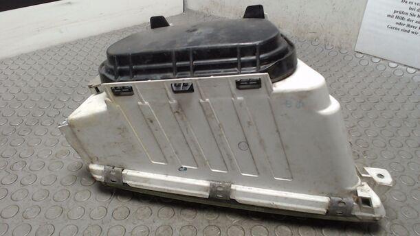 Foto: SCHEINWERFER LINKS eines Mercedes-Benz 410 D  904.662