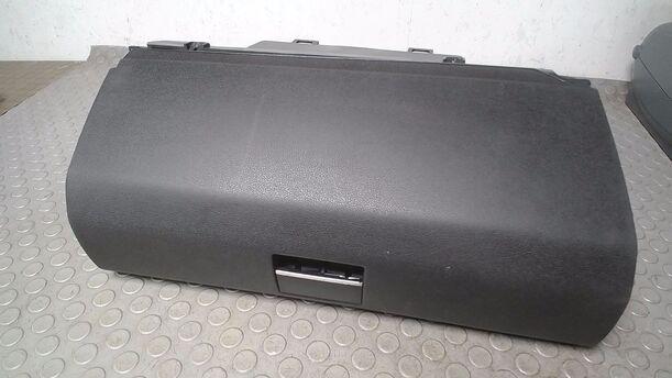 Foto: HANDSCHUHFACH eines Mercedes-Benz B 200 CDI Autotronic
