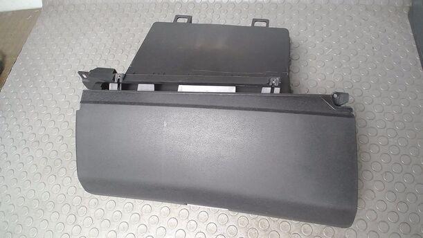 Foto: HANDSCHUHFACH eines Mercedes-Benz B 200 CDI Autotronic