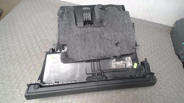 Foto: HANDSCHUHFACH eines Mercedes-Benz B 200 CDI Autotronic