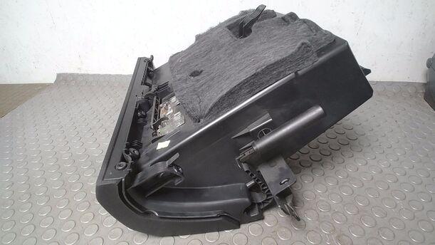 Foto: HANDSCHUHFACH eines Mercedes-Benz B 200 CDI Autotronic