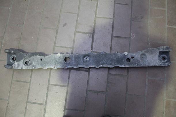 Foto: QUERTRÄGER VORN eines Nissan Micra 1.2