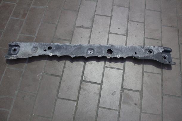 Foto: QUERTRÄGER VORN eines Nissan Micra 1.2