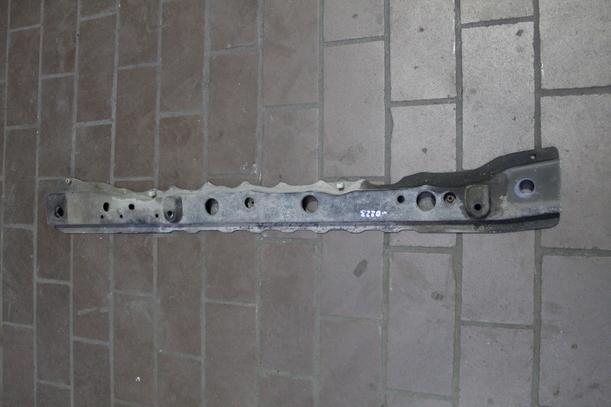 Foto: QUERTRÄGER VORN eines Nissan Micra 1.2
