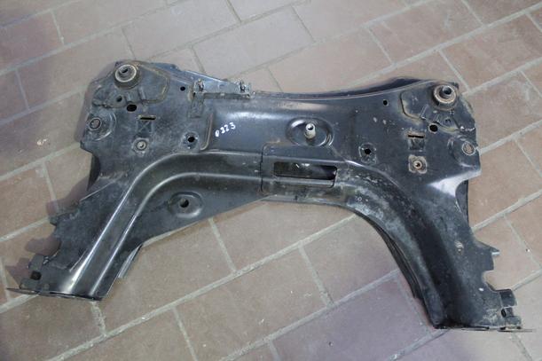 Foto: VORDERACHSE / ACHSE VORN eines Nissan Micra 1.2