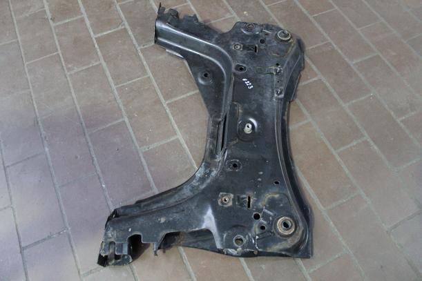 Foto: VORDERACHSE / ACHSE VORN eines Nissan Micra 1.2