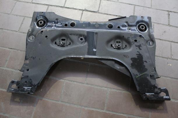 Foto: VORDERACHSE / ACHSE VORN eines Nissan Micra 1.2