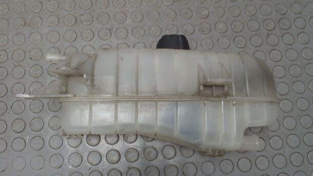 Foto: AUSGLEICHSBEHÄLTER eines Nissan Micra 1.2