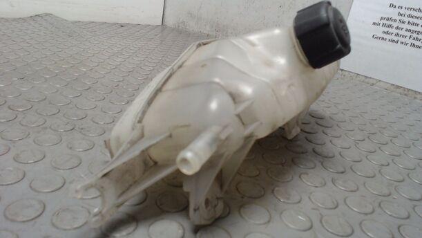 Foto: AUSGLEICHSBEHÄLTER eines Nissan Micra 1.2