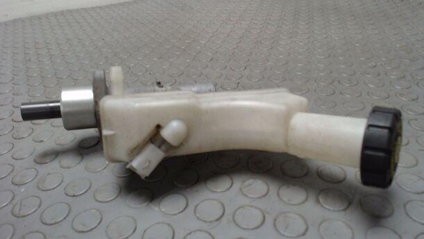 Foto: HAUPTBREMSZYLINDER eines Nissan Micra 1.2