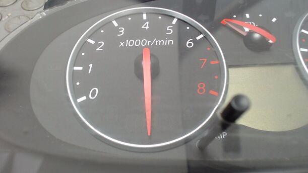 Foto: TACHOEINHEIT / KOMBIINSTRUMENT eines Nissan Micra 1.2