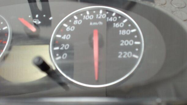 Foto: TACHOEINHEIT / KOMBIINSTRUMENT eines Nissan Micra 1.2