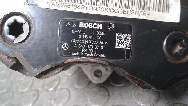 Foto: DIESELEINSPRITZPUMPE/ HOCHDRUCKPUMPE eines Mercedes-Benz B 200 CDI Autotronic