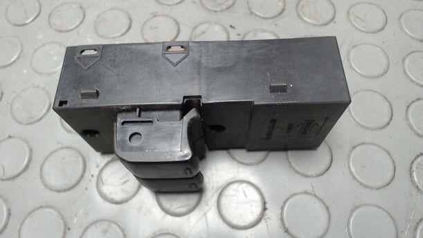 Foto: FENSTERHEBERSCHALTER eines Nissan Micra 1.2