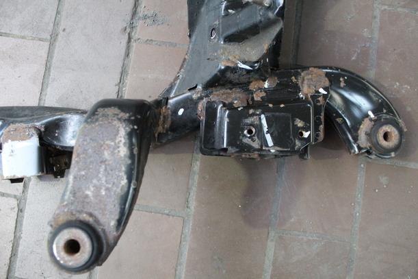 Foto: VORDERACHSE/ ACHSE VORN eines Opel Vectra 1.6 Caravan