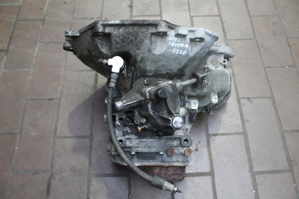 Foto: SCHALTGETRIEBE F17 C394 eines Opel Vectra 1.6 Caravan