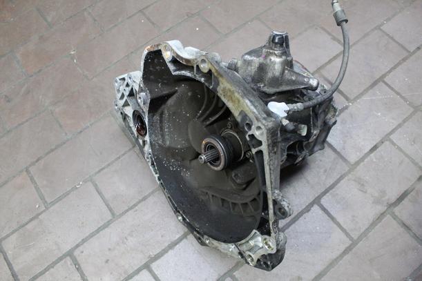 Foto: SCHALTGETRIEBE F17 C394 eines Opel Vectra 1.6 Caravan
