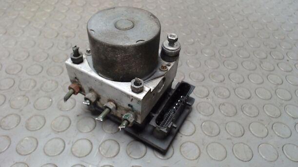 Foto: HAUPTBREMSAGGREGAT ABS eines Nissan Micra 1.2