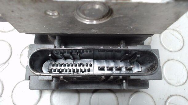 Foto: HAUPTBREMSAGGREGAT ABS eines Nissan Micra 1.2