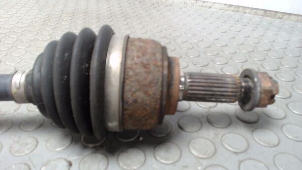 Foto: ANTRIEBSWELLE VORN LINKS eines Nissan Micra 1.2