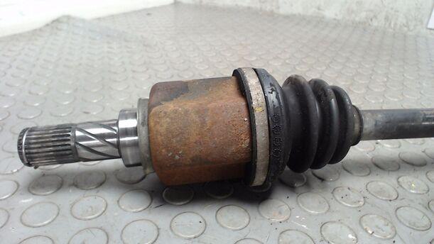 Foto: ANTRIEBSWELLE VORN LINKS eines Nissan Micra 1.2