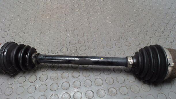 Foto: ANTRIEBSWELLE VORN LINKS eines Nissan Micra 1.2