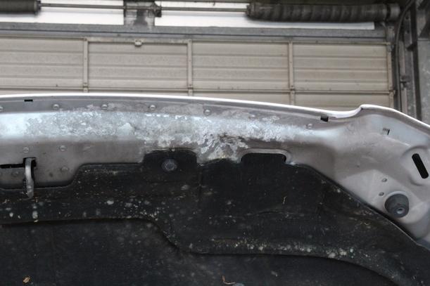 Foto: MOTORHAUBE eines Peugeot 307 HDi SW 110