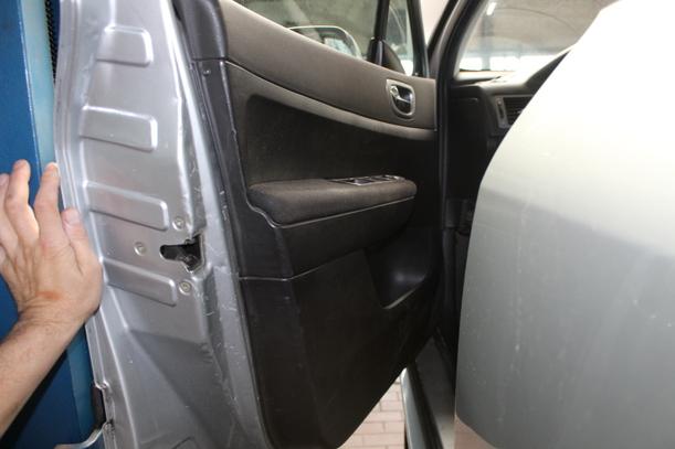 Foto: TÜR VORN LINKS ( 4/5 TÜRER ) eines Peugeot 307 HDi SW 110
