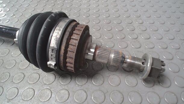 Foto: ANTRIEBSWELLE LINKS eines Opel Vectra 1.6 Caravan